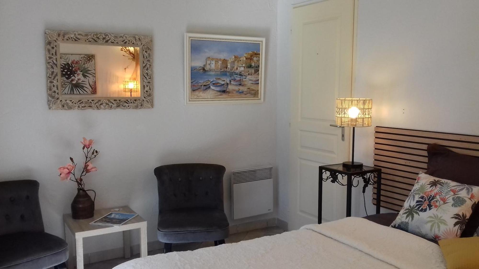 Les Chardons Bleus Bed & Breakfast Lorgues Luaran gambar