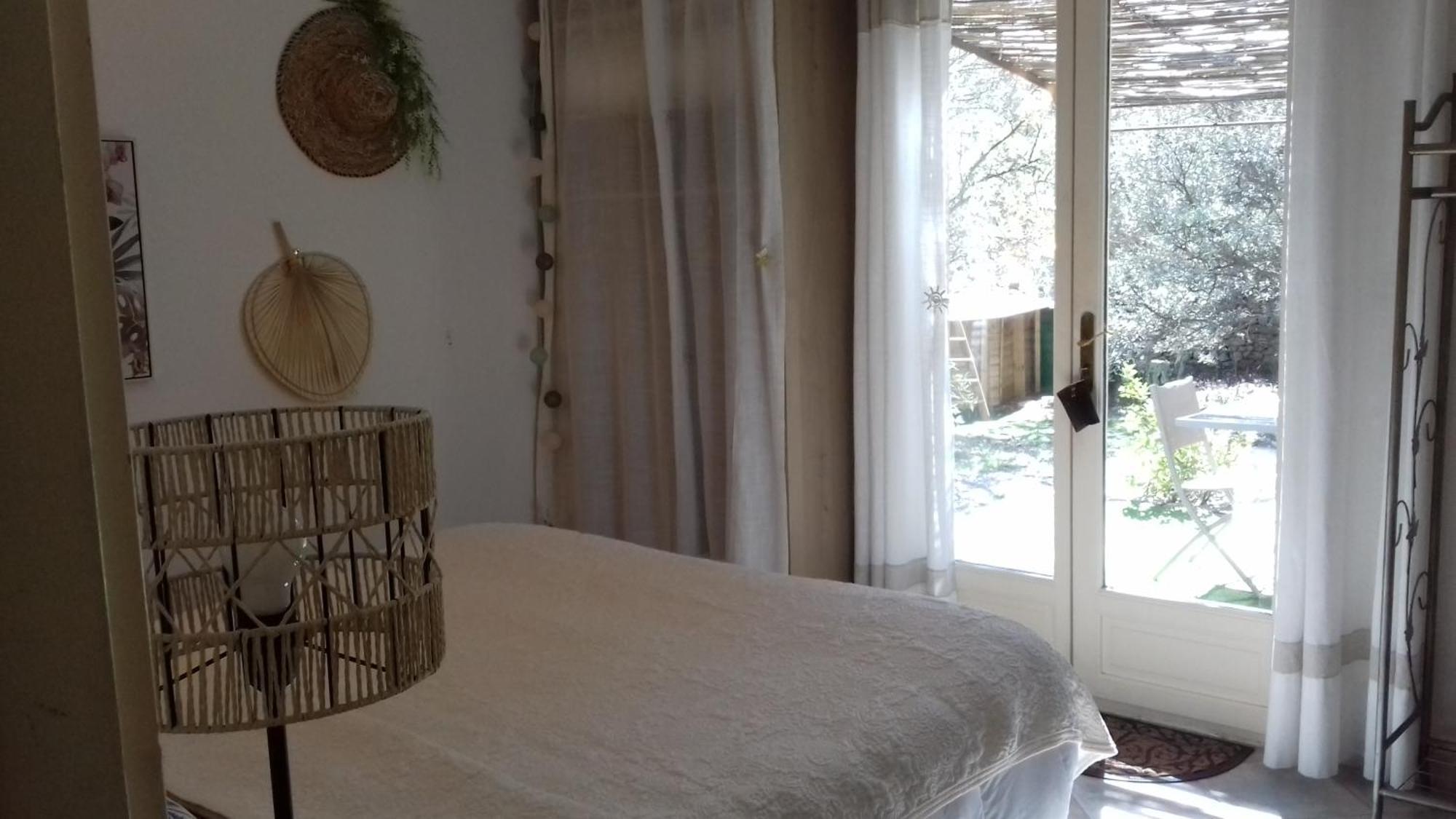 Les Chardons Bleus Bed & Breakfast Lorgues Luaran gambar